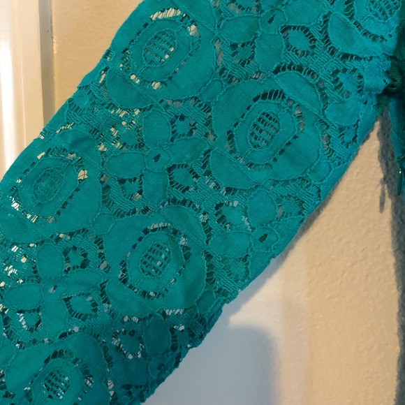 Banana Republic Lace Top - Picture 4 of 6